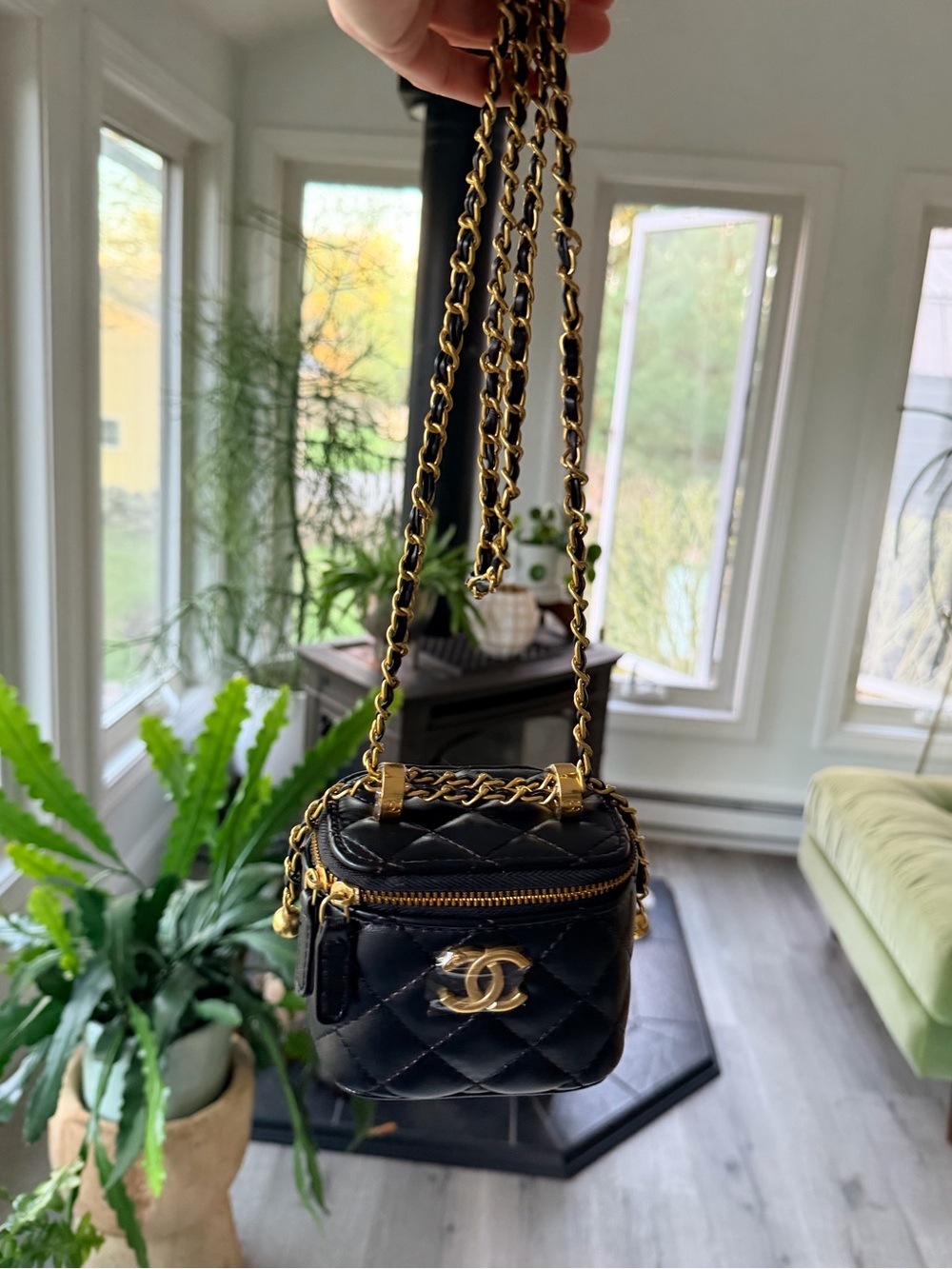 Chanel MAKEUP Black Leather Gold Ball Box Bag w Gold Hardware (SEALED) NEW - Picture 3 of 16